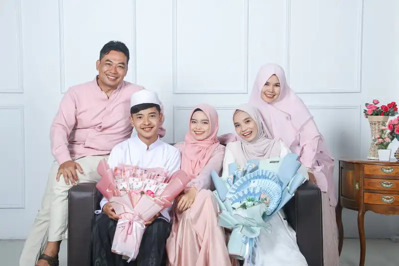 Foto keluarga besar di Studio Cirebon - potret family group
